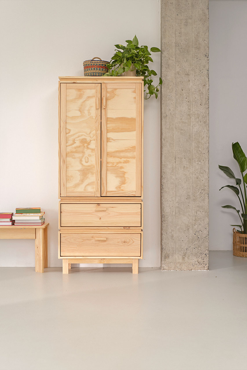 Imagen de ambiente 1 para:Armario de madera natural con cajones